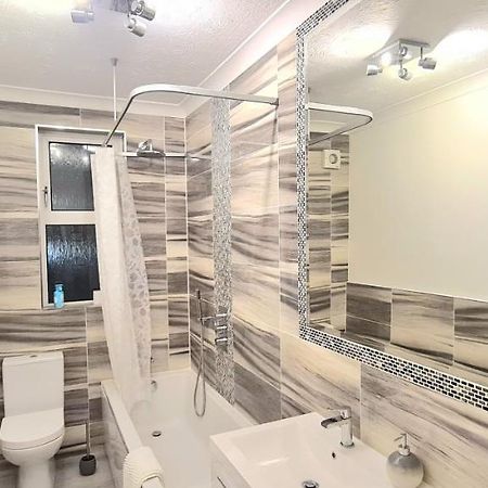 Spacious 3 Bed Flat Near The Sea With Parking Борнмут Екстер'єр фото