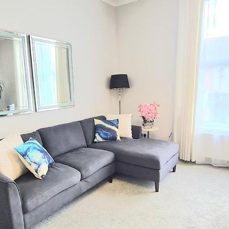 Spacious 3 Bed Flat Near The Sea With Parking Борнмут Екстер'єр фото