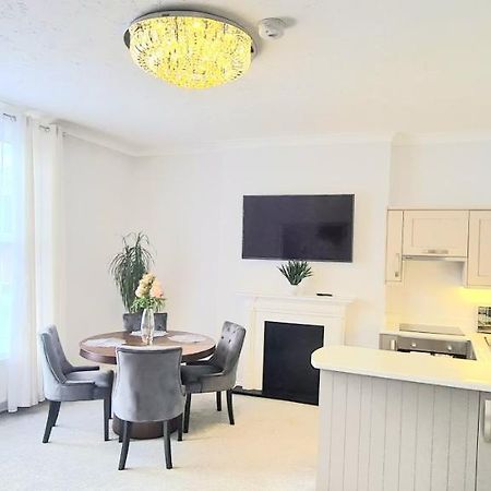 Spacious 3 Bed Flat Near The Sea With Parking Борнмут Екстер'єр фото