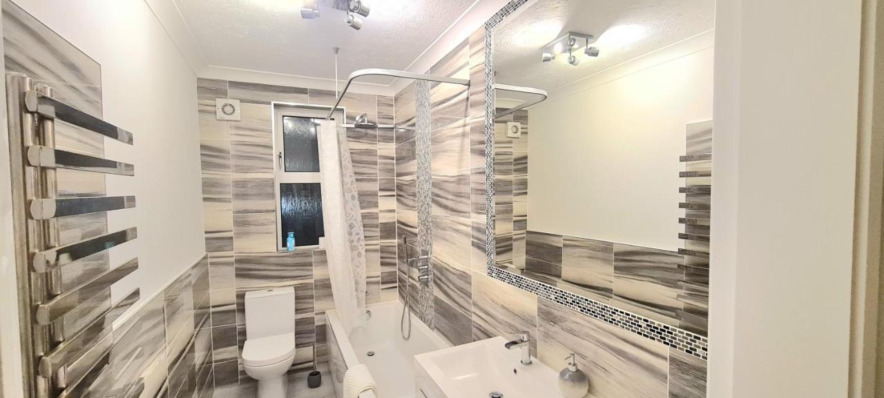 Spacious 3 Bed Flat Near The Sea With Parking Борнмут Екстер'єр фото