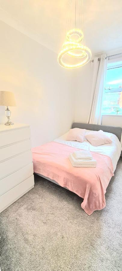 Spacious 3 Bed Flat Near The Sea With Parking Борнмут Екстер'єр фото
