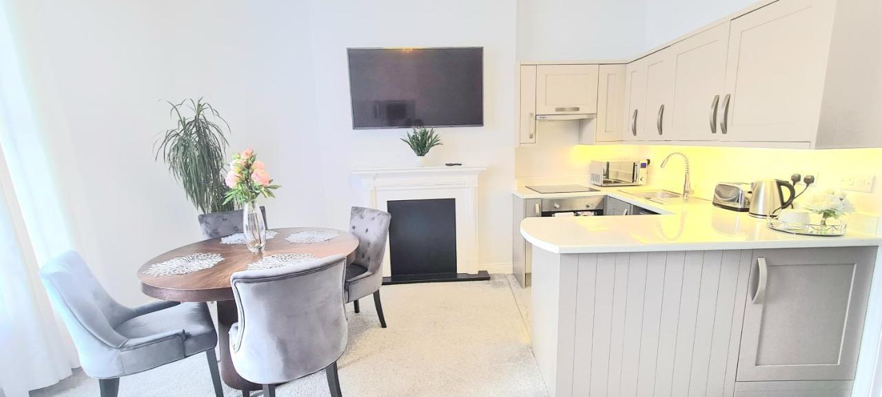 Spacious 3 Bed Flat Near The Sea With Parking Борнмут Екстер'єр фото
