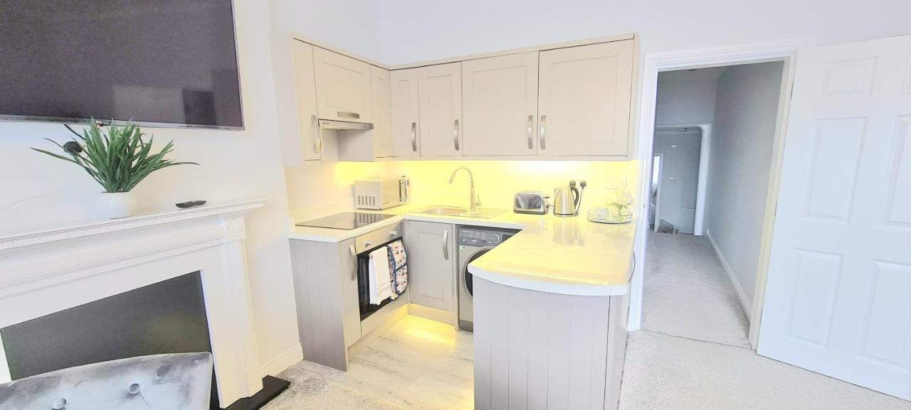 Spacious 3 Bed Flat Near The Sea With Parking Борнмут Екстер'єр фото