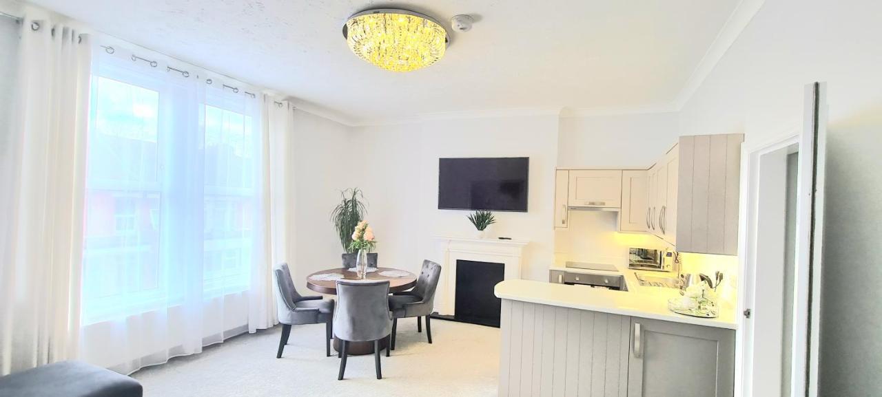 Spacious 3 Bed Flat Near The Sea With Parking Борнмут Екстер'єр фото