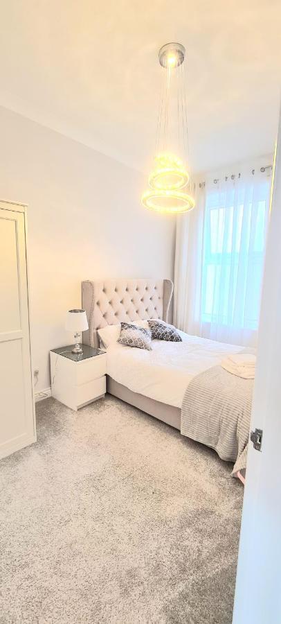 Spacious 3 Bed Flat Near The Sea With Parking Борнмут Екстер'єр фото