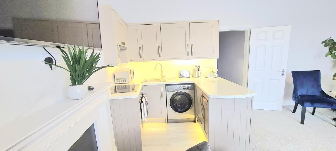 Spacious 3 Bed Flat Near The Sea With Parking Борнмут Екстер'єр фото