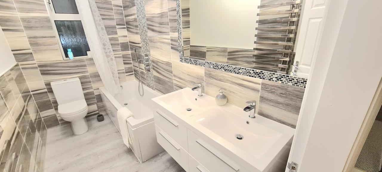 Spacious 3 Bed Flat Near The Sea With Parking Борнмут Екстер'єр фото